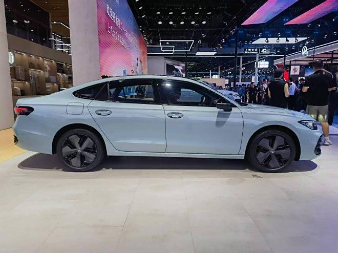 2024成都車展:上汽大眾帕薩特Pro正式亮相