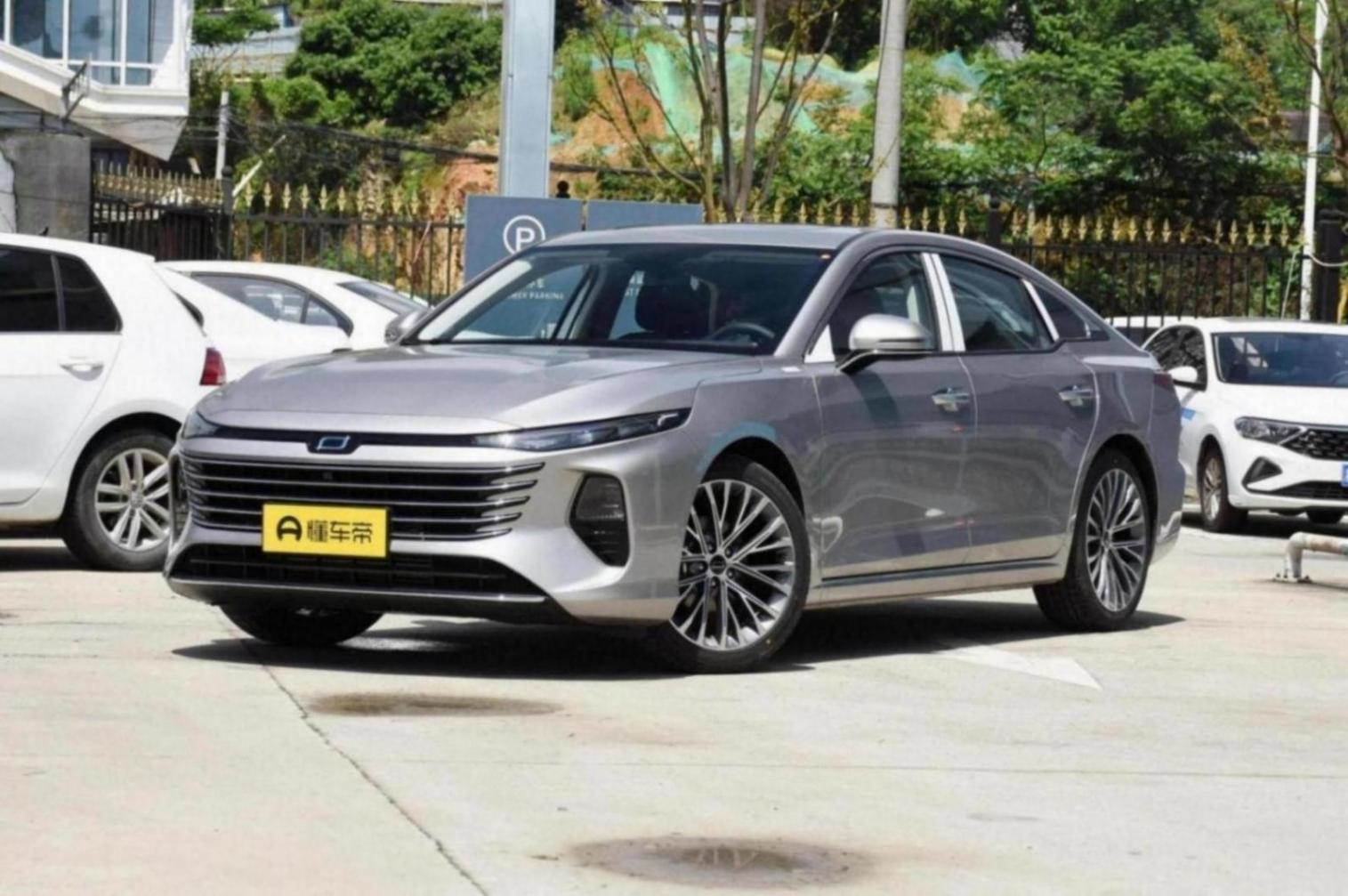 10萬預算購B級車,搭載1.5T動力,奔騰B70龍騰版值得入手