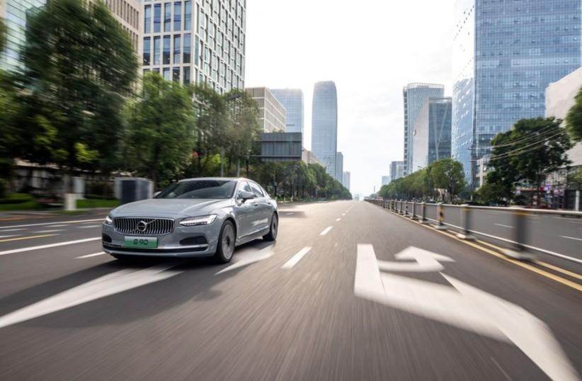 2024成都車展,沃爾沃插混家族齊齊亮相,提供穿越周期的安全感