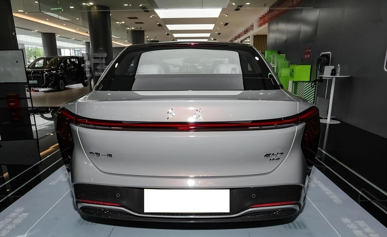 紅旗終于發力了!新車長近5米,619馬力破百僅3.5秒,續航820千米