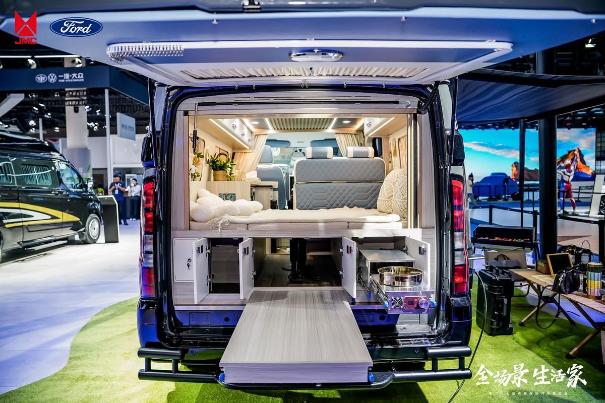 江鈴福特輕客震撼登陸2024成都車展,展全場景生活家風范