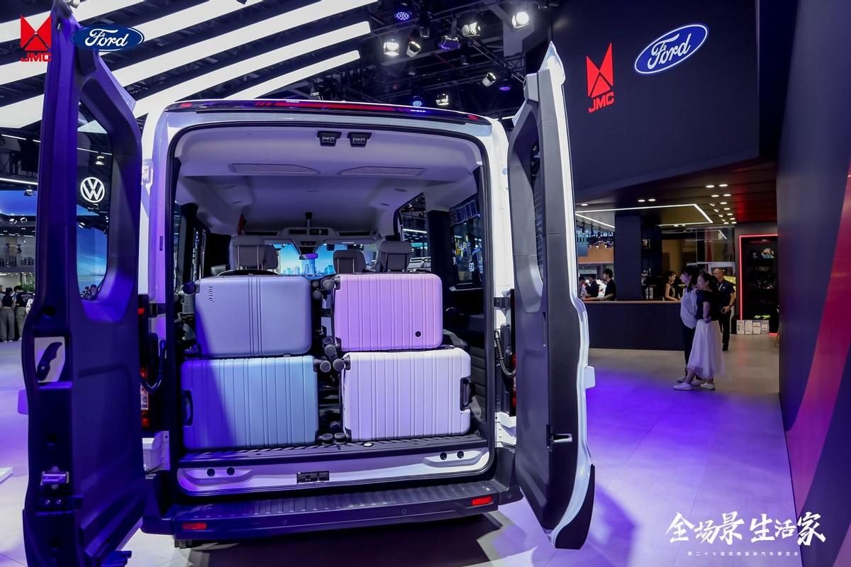 江鈴福特輕客震撼登陸2024成都車展,展全場景生活家風范
