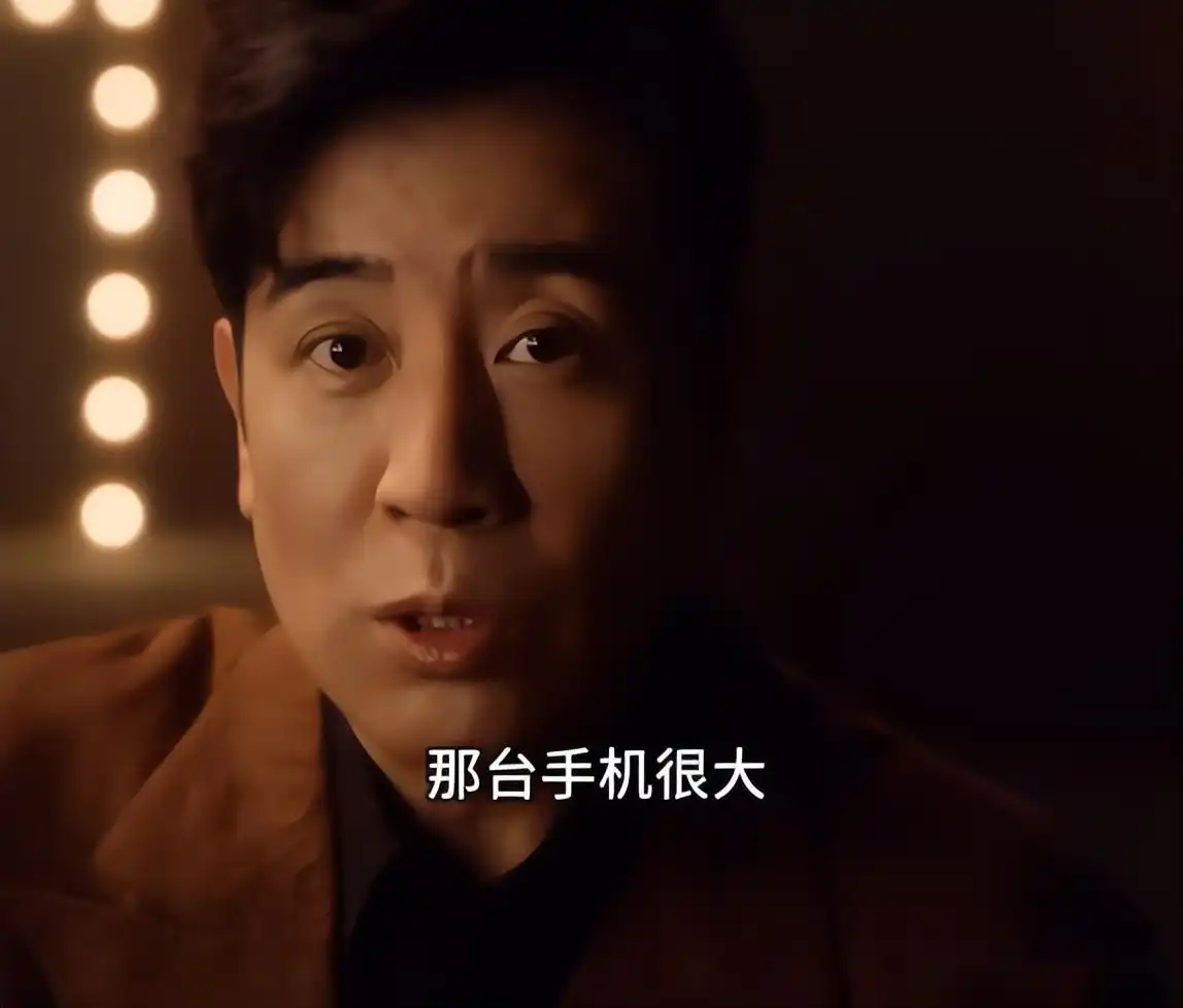 華為官宣三折疊手機,遙遙領先,我卻笑暈在網友評論區