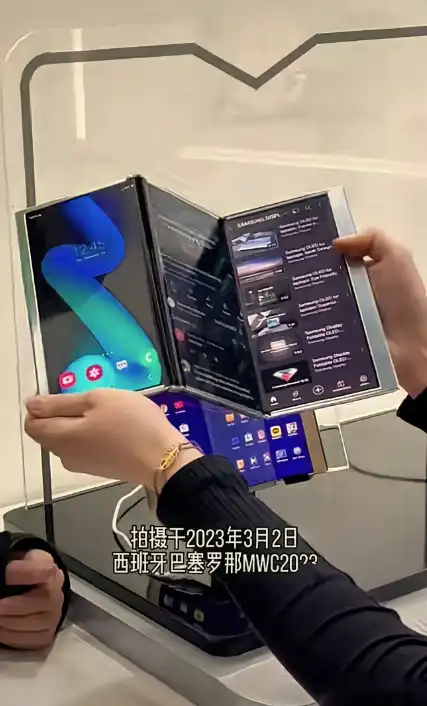 華為官宣三折疊手機,遙遙領先,我卻笑暈在網友評論區