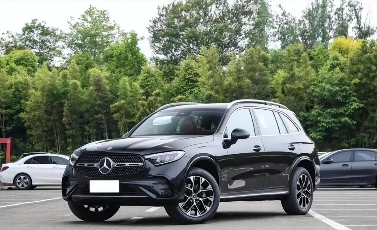 2025款奔馳C級(jí)正式上市,換裝高通8295車機(jī)芯片,售價(jià)僅33.48萬(wàn)起