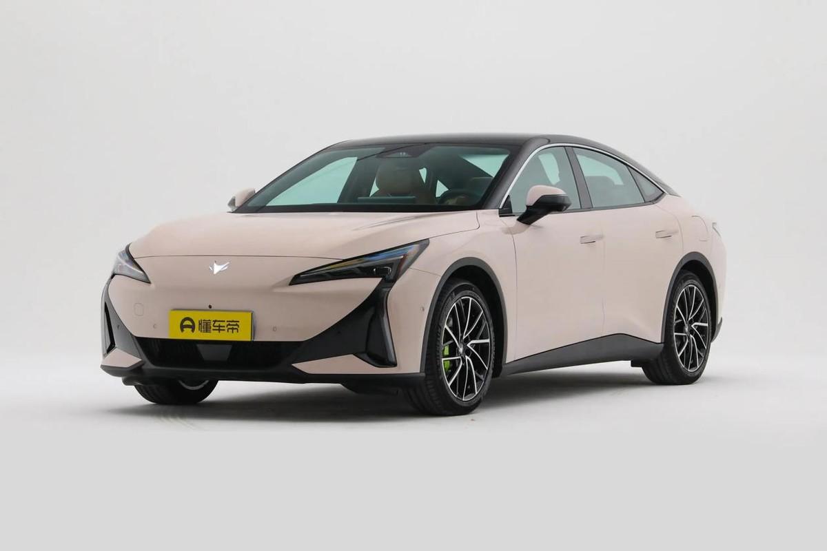 寶駿云海、銀河E5、極狐阿爾法S5、元PLUS四車對比,買誰不吃虧?
