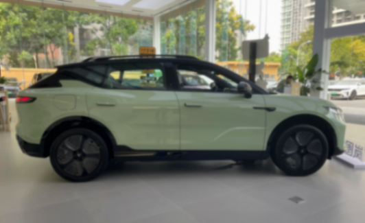 搭載可滑移中控屏,車內能娛樂能辦公?體驗嵐圖知音