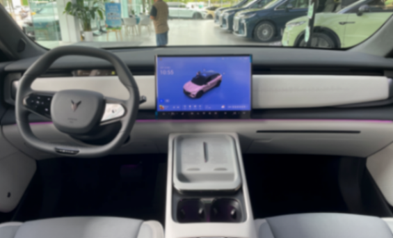 搭載可滑移中控屏,車內能娛樂能辦公?體驗嵐圖知音