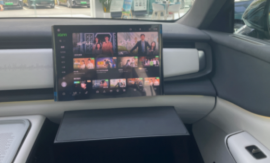 搭載可滑移中控屏,車內能娛樂能辦公?體驗嵐圖知音