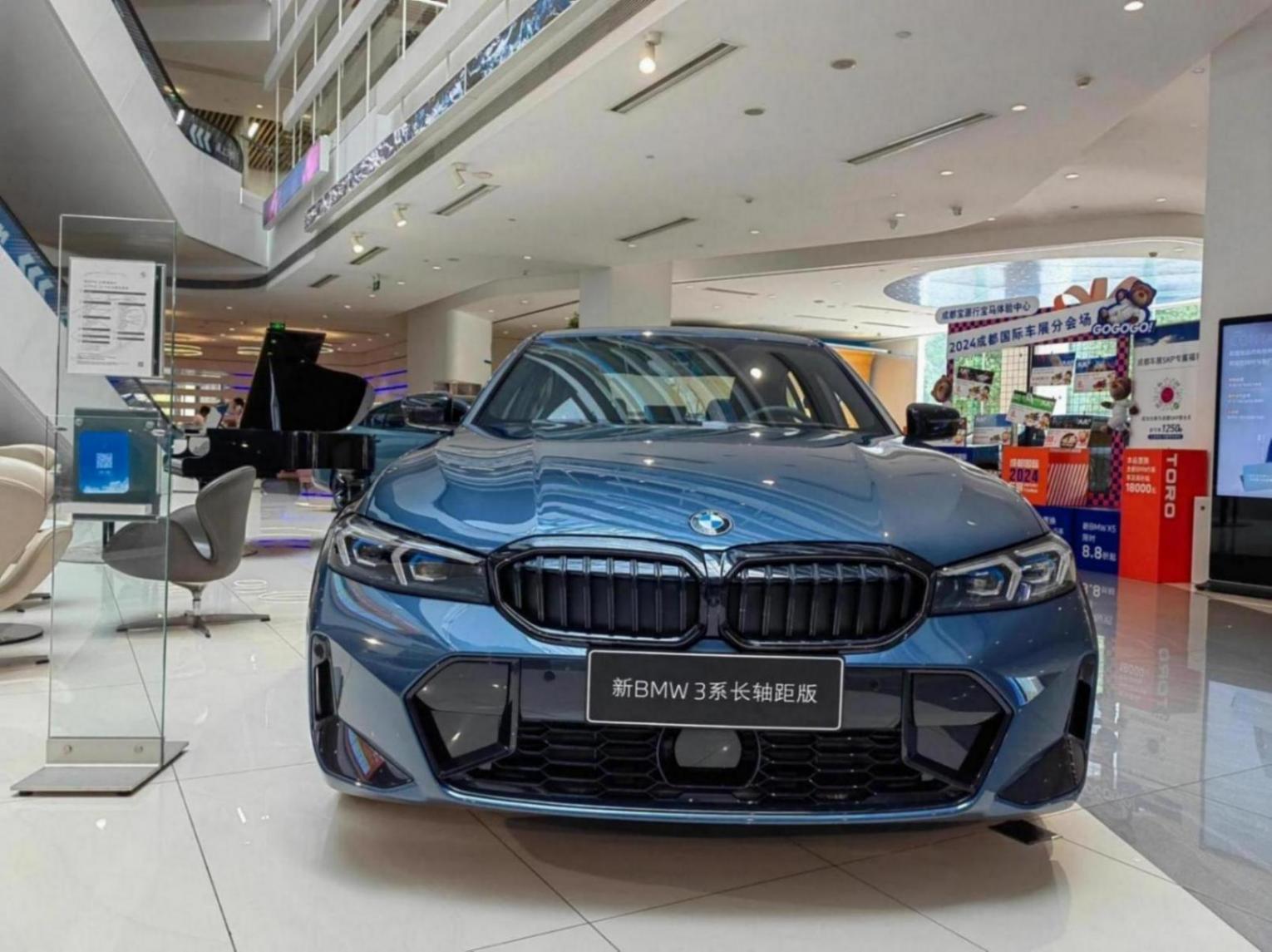 取消2.0T低功率發動機,新增水晶電子擋桿,新款寶馬3系實車到店