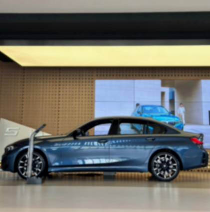 取消2.0T低功率發動機,新增水晶電子擋桿,新款寶馬3系實車到店
