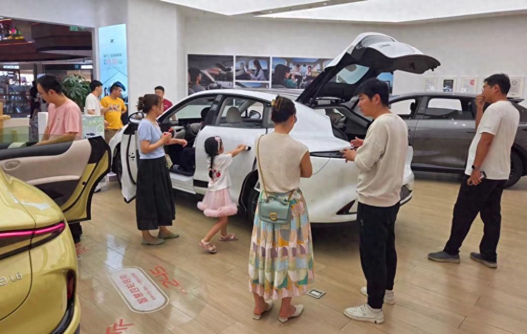 智己VS領克,預算20萬出頭的純電轎車,究竟誰更值得買?