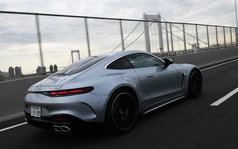 「奔馳-AMG GT 63 Coupe」與「CLE Cabriolet」試駕:跑車的共同點