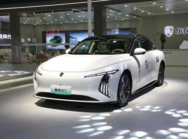 東風的“黑馬”,車長4935mm,風阻0.191,6.67s破百、續航555km