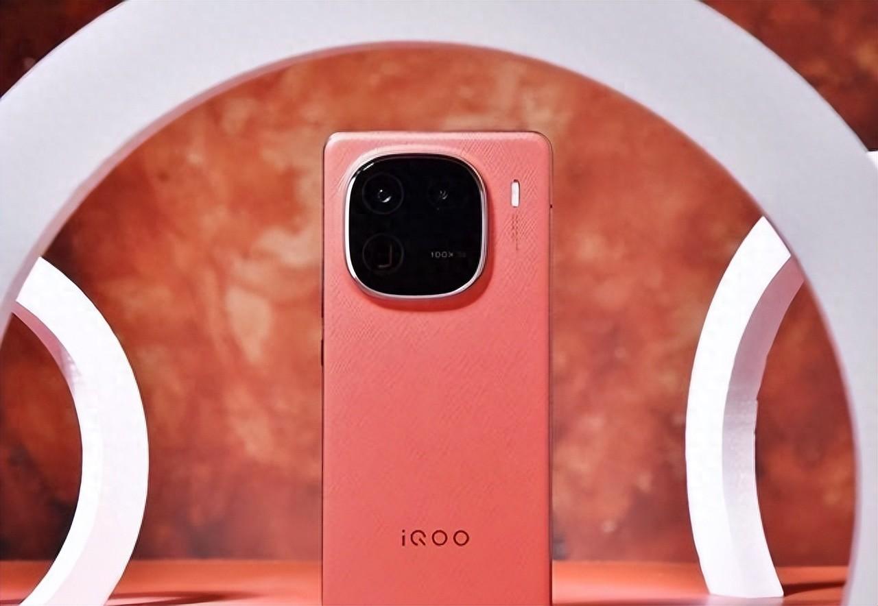 iQOO良心旗艦,直面屏 120W閃充 電競芯片,驍龍8Gen3加持