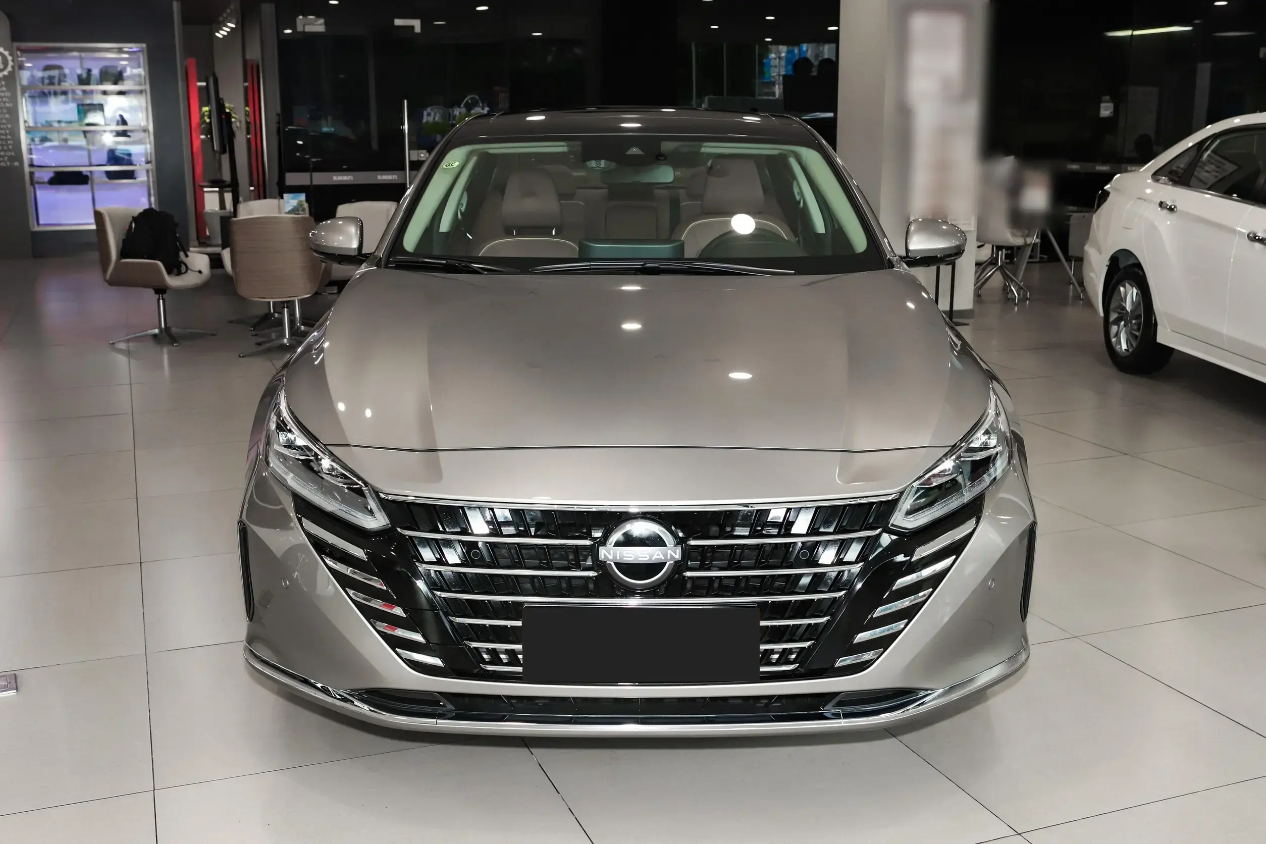 日產天籟,優惠5.29萬元,2.0T發動機,配置豐富,值得入手嗎?