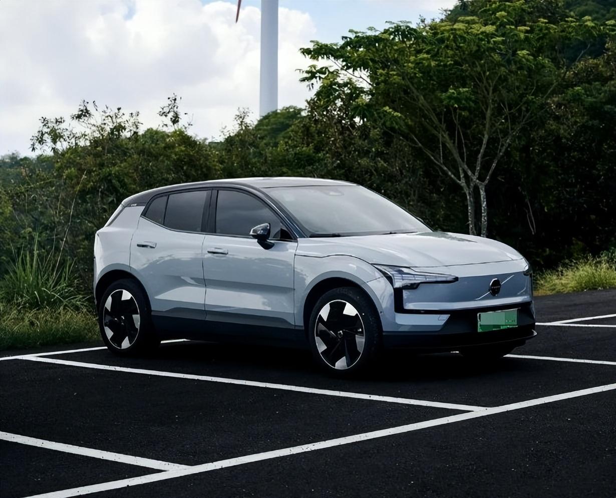 要設計也要安全,沃爾沃EX30和MINI ACEMAN怎么選?