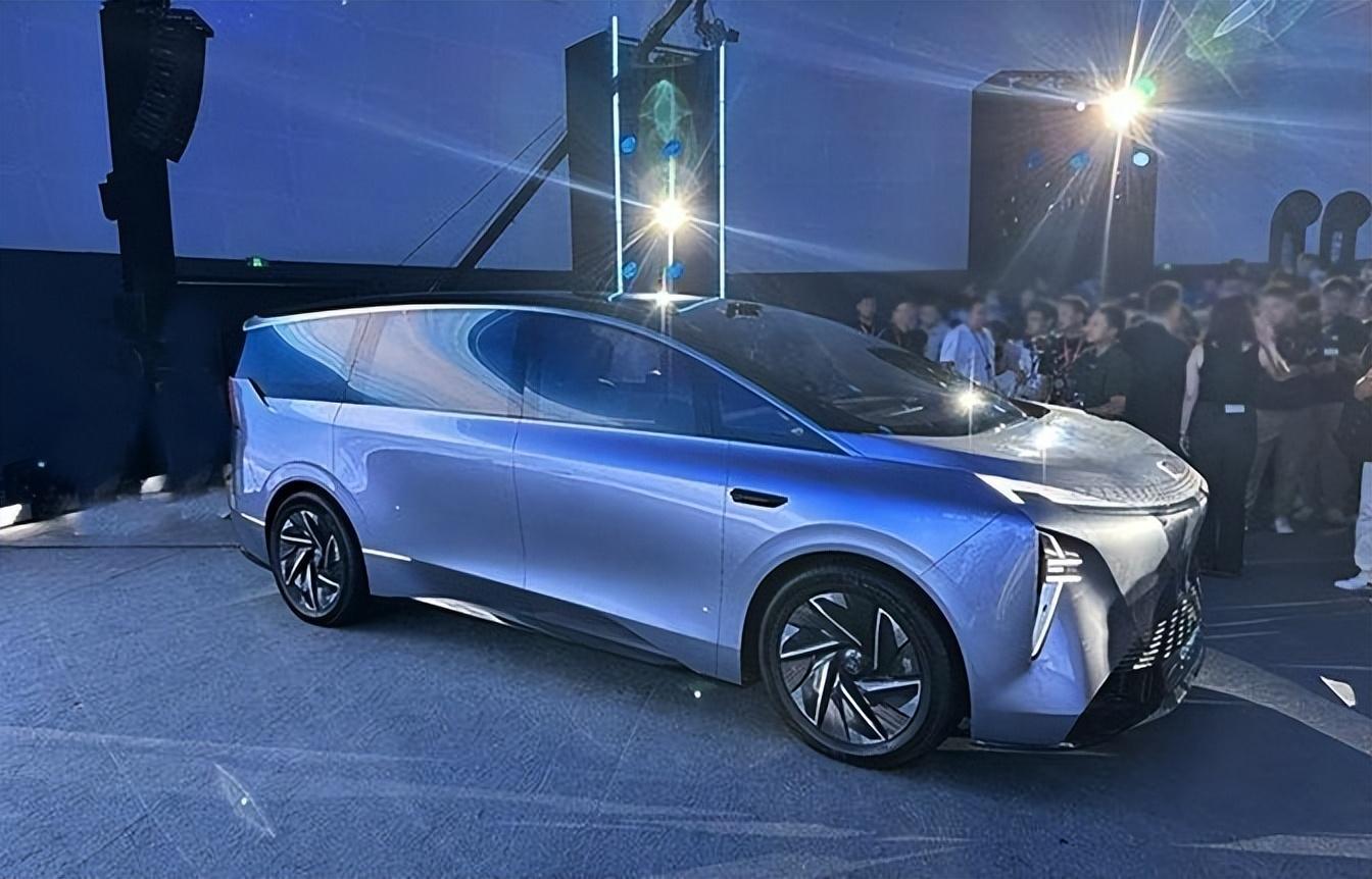 別克全新MPV概念車亮相,全新設計風格,外觀很前衛時尚,側滑門