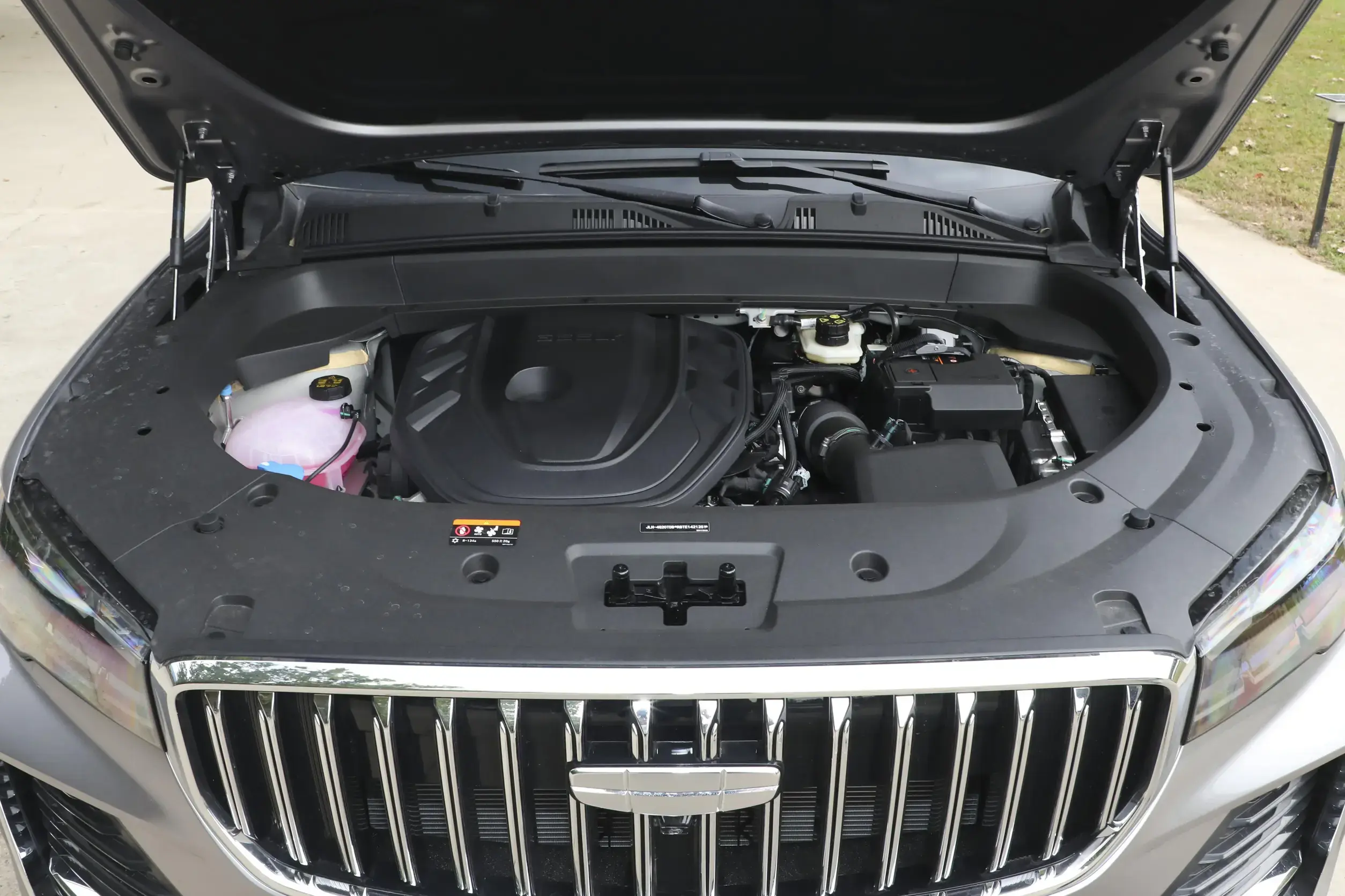 外觀更大氣,2.0T+8AT,新款吉利星越L實車亮相,競爭本田CR-V