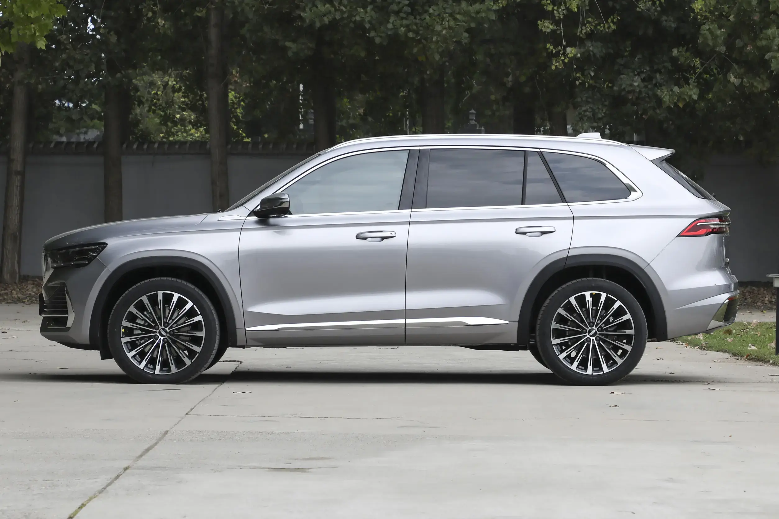 外觀更大氣,2.0T+8AT,新款吉利星越L實車亮相,競爭本田CR-V