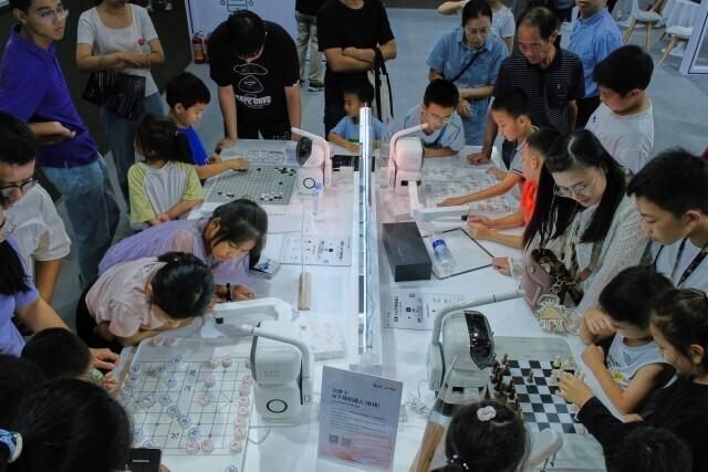 人工智能在數貿會“預演”未來生活