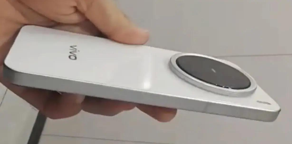 vivo X200pro mini 外觀曝光,6.31英寸小直屏,電池90W+30W+5700mAh
