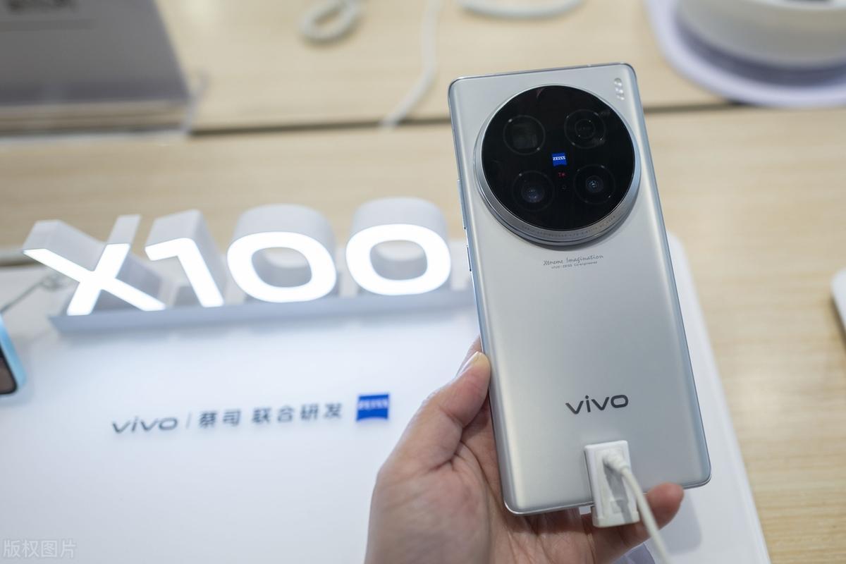 4530元!vivo X100Ultra跳水價格太香 vivoX200配置曝光 選誰劃算?