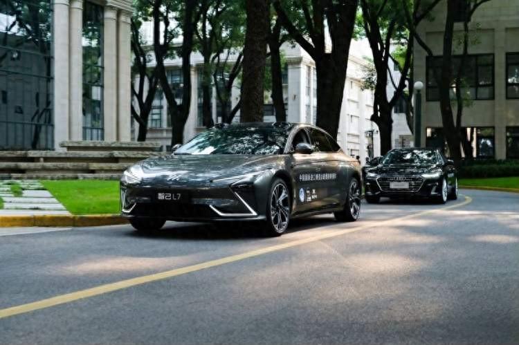 交付750輛“政要接待用車”,第七屆進博會期間,上汽集團將展示中國智造的可靠品質和創新魅力