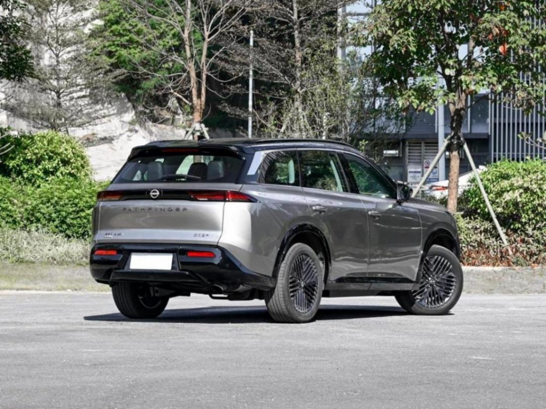 遲到了卻很有誠意,日產探陸降價2.4萬,配2.0T+9AT,6/7座布局