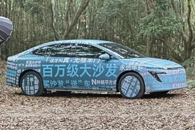 純電版日產(chǎn)軒逸首次曝光 延續(xù)「買沙發(fā)送車」的設(shè)計理念