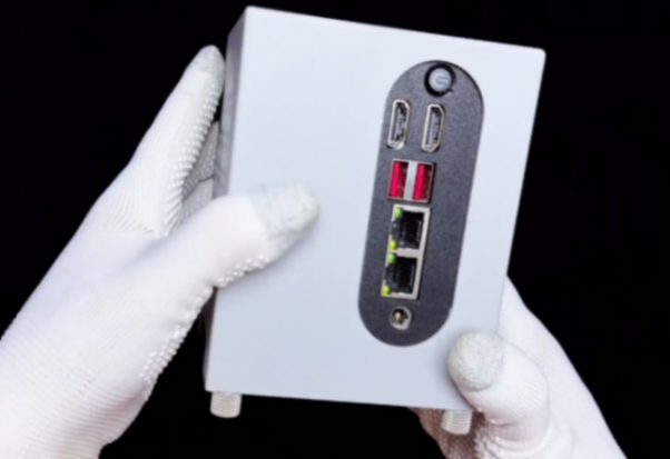 大神“手捏版”mini NAS,屁大點(diǎn)地方,竟能塞下6個(gè)硬盤