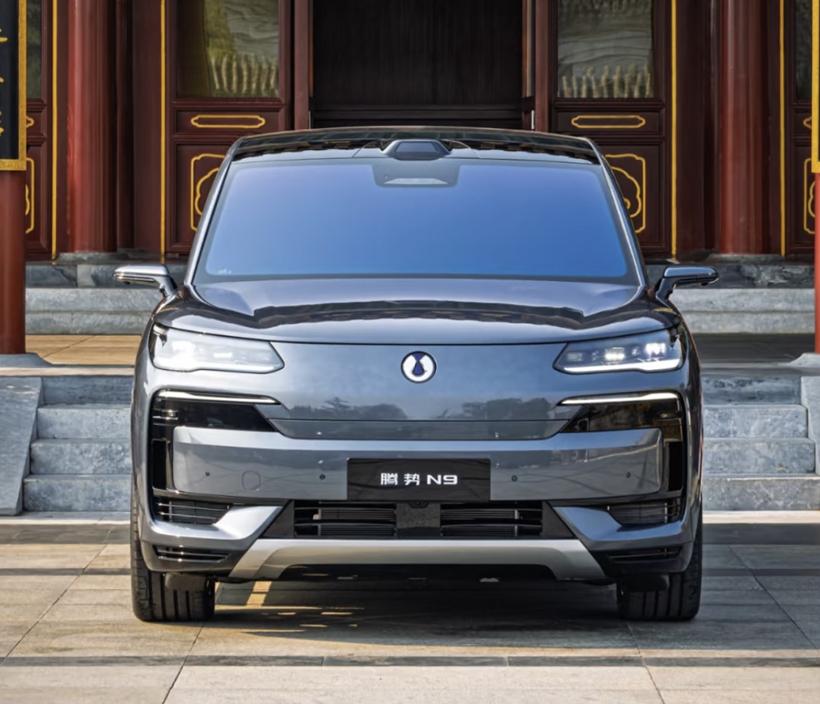 騰勢(shì)N9實(shí)車(chē)亮相,比問(wèn)界M9大一圈,氣場(chǎng)不輸路虎,搭載易三方技術(shù)
