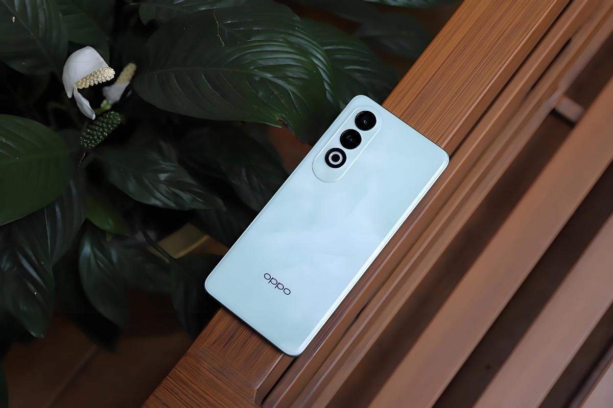 OPPO不講武德,驍龍7Gen3+5500mAh+100W,賣到了1349元