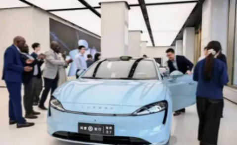 華為 Mate70火到“爆炸”!40萬預定狂潮,你“上車”了嗎?