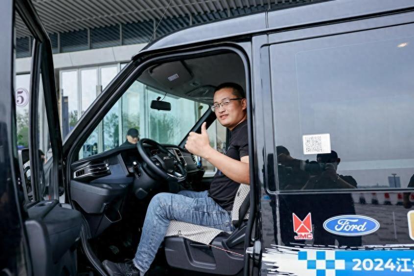 關鍵時刻可保命,輕客第一品牌江鈴福特捍衛車主生命安全