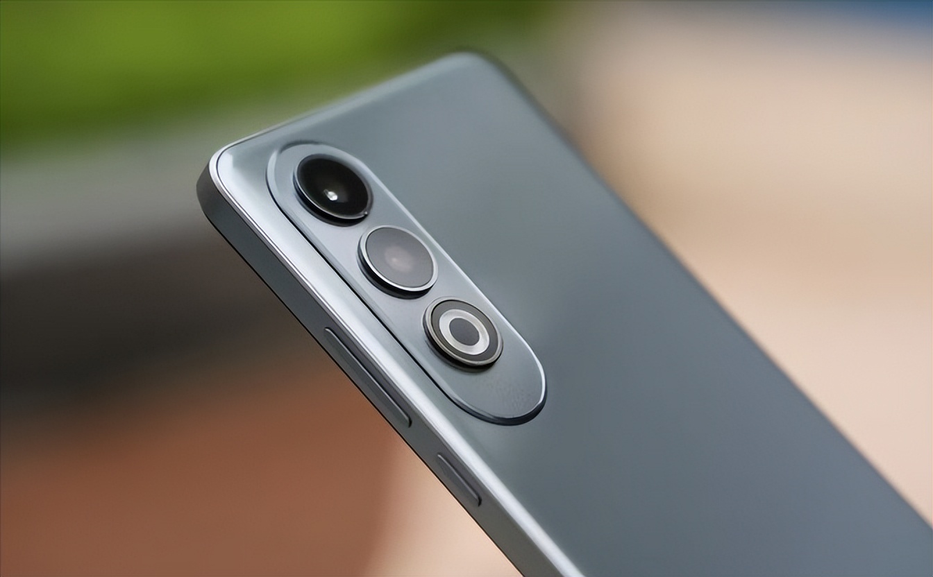 OPPO“不講武德”,抗摔直屏+5500mAh+100W,512GB跌至1581元