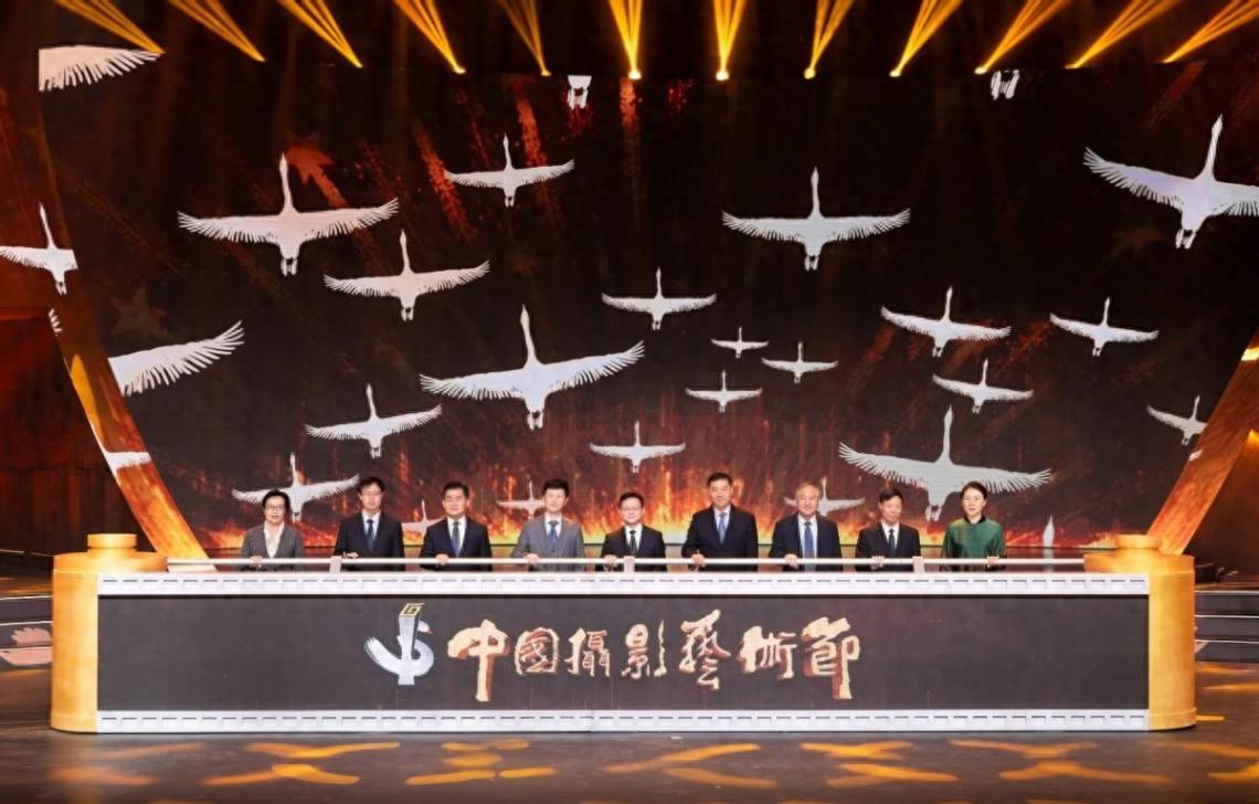 方程豹攜手第十五屆中國攝影藝術節,聯袂呈現行攝文化盛宴