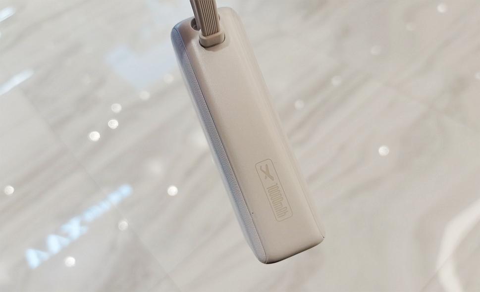 倍思45W數顯快充移動電源評測:出差旅行必備,讓充電不再焦慮!