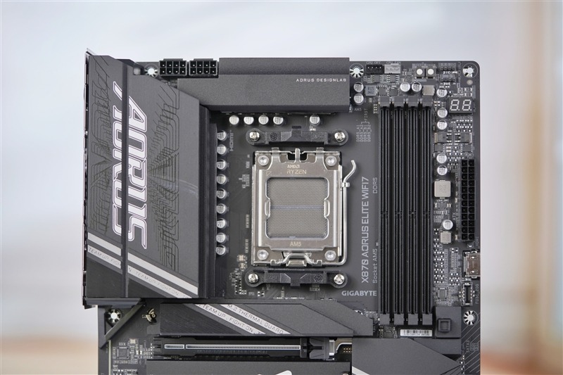 一鍵降低9ns延遲!技嘉小雕X870 AORUS ELITE WIFI7主板評測:僅售2K