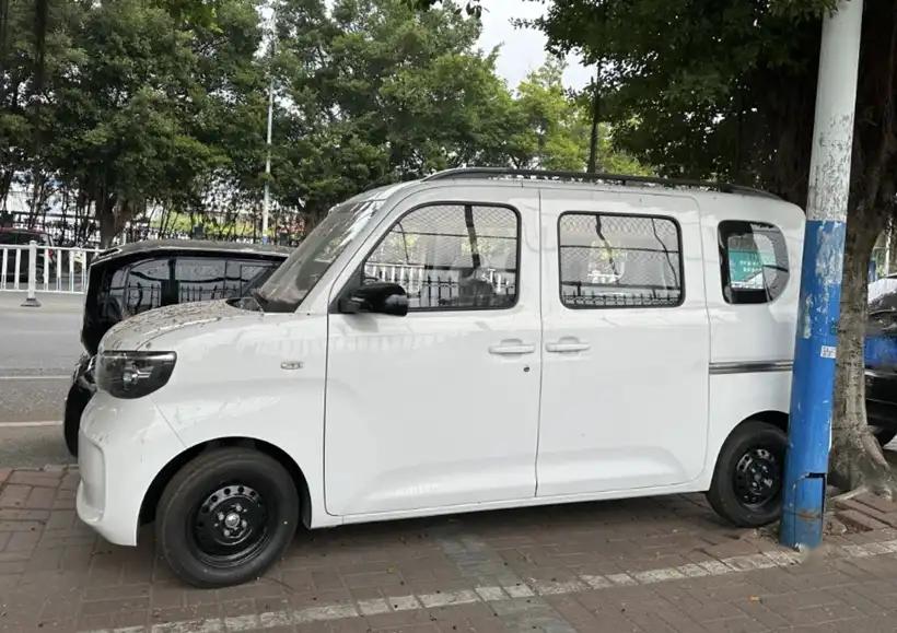 國產“K-Car”即將上市!全新五菱之光EV街頭亮相,您準備好了嗎