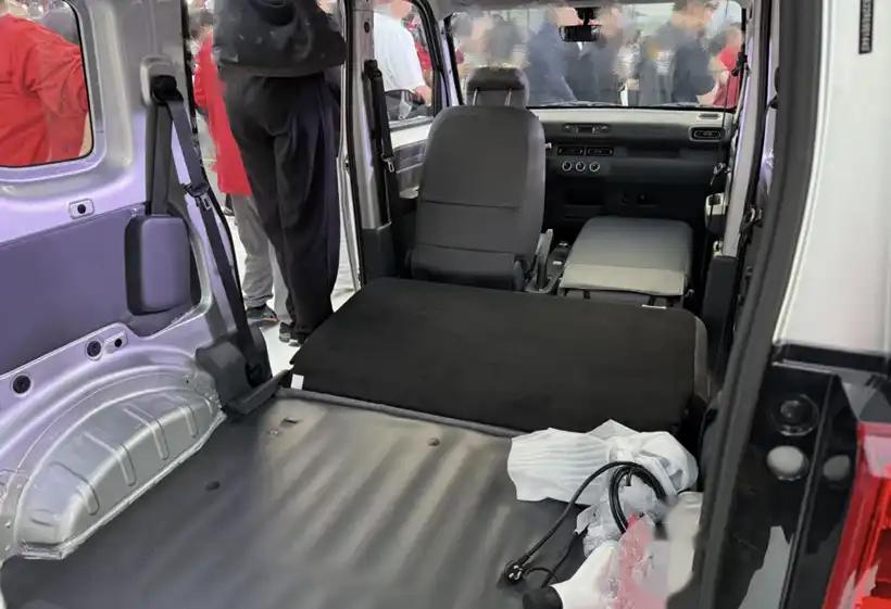 國產“K-Car”即將上市!全新五菱之光EV街頭亮相,您準備好了嗎