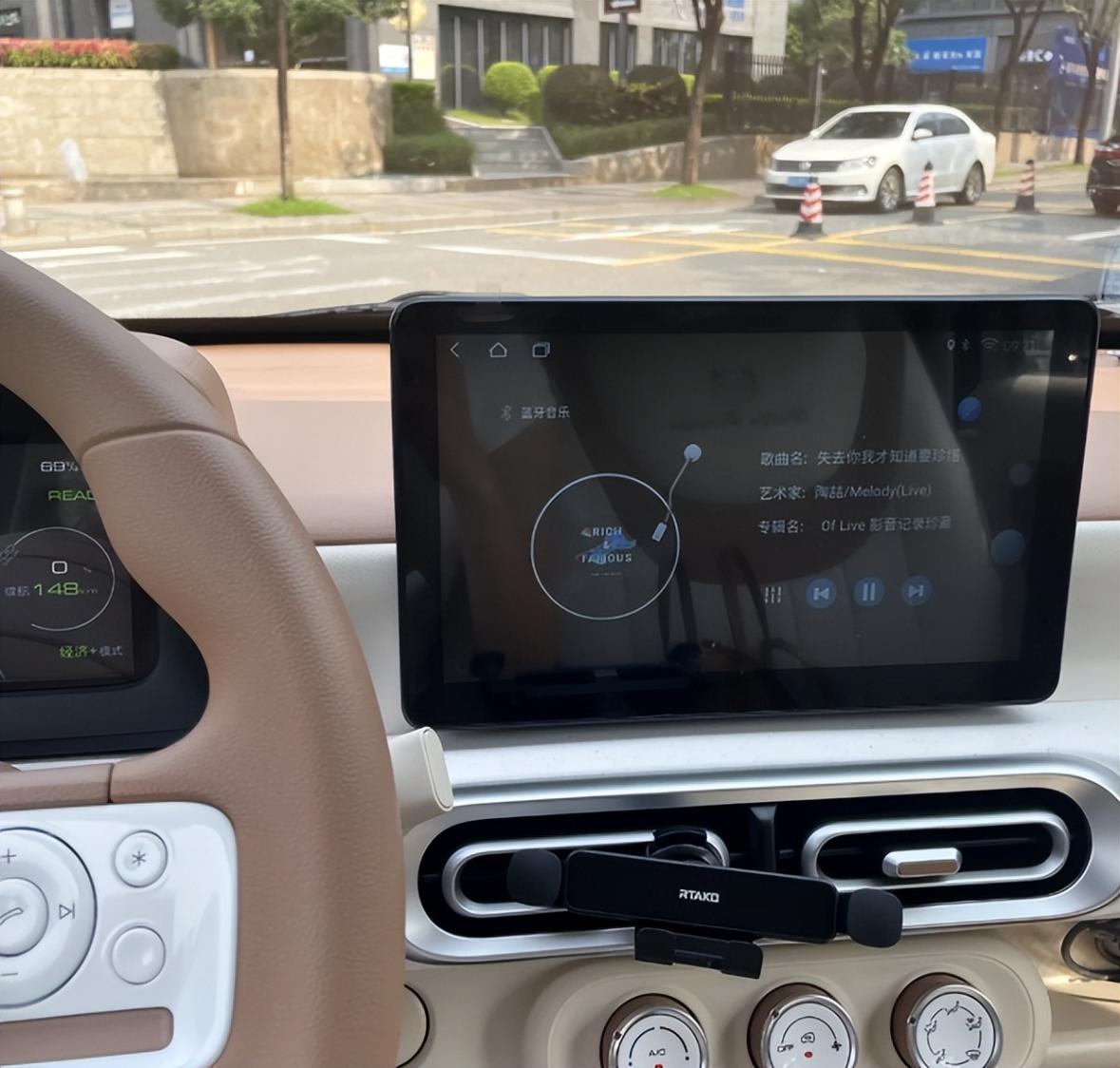 5萬左右買代步車,宏光馬卡龍和熊貓Mini誰更適合城市通勤