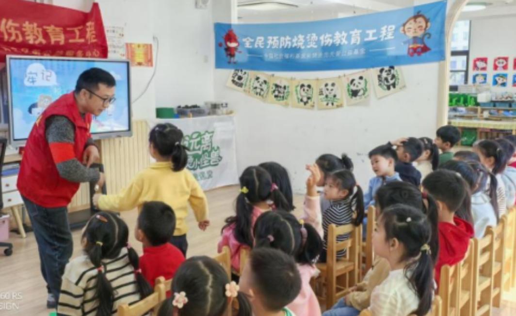 兄弟公益宣講團走進遠洋風景幼兒園讓愛心傳遞點亮幼兒成長之路