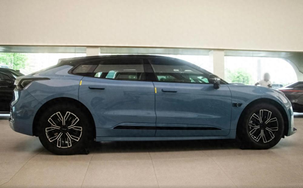 論豪華家用還得看純電:橫評2025款極氪001、騰勢N7、Model Y