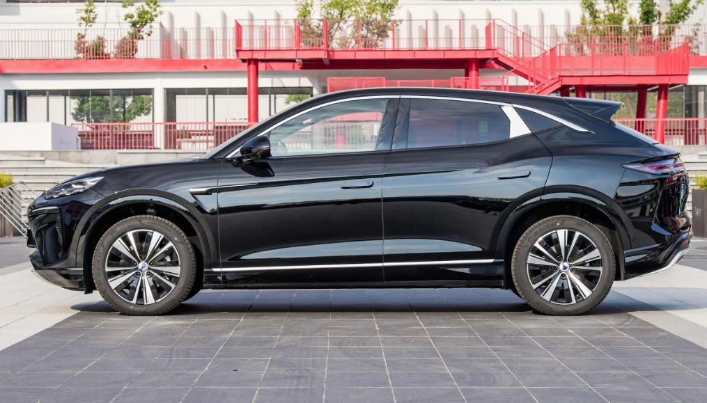 論豪華家用還得看純電:橫評2025款極氪001、騰勢N7、Model Y
