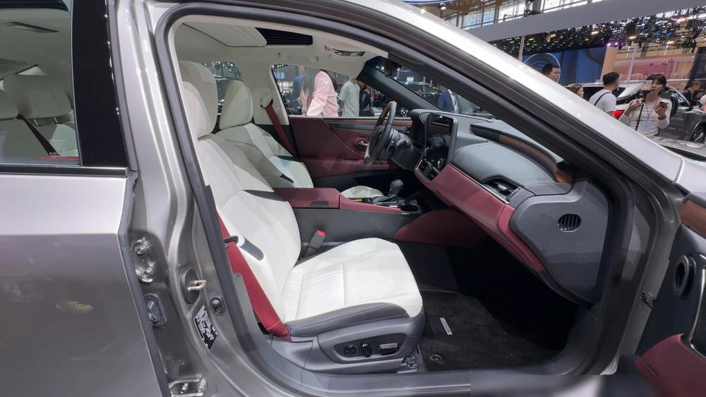 取消2.5L+8AT,配置升級(jí),內(nèi)外換新!新款雷克薩斯ES要爆發(fā)