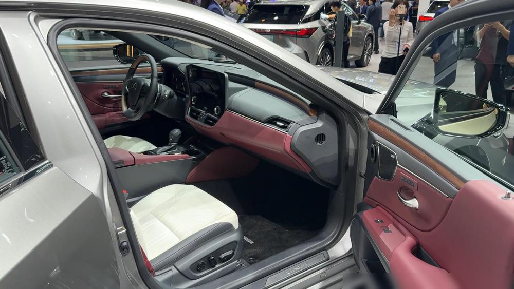 取消2.5L+8AT,配置升級(jí),內(nèi)外換新!新款雷克薩斯ES要爆發(fā)