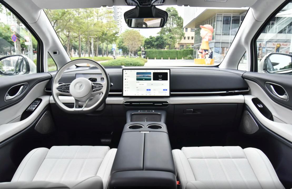 這或許是智駕能力最突出的MPV,試駕新款嵐圖夢想家PHEV,可以入