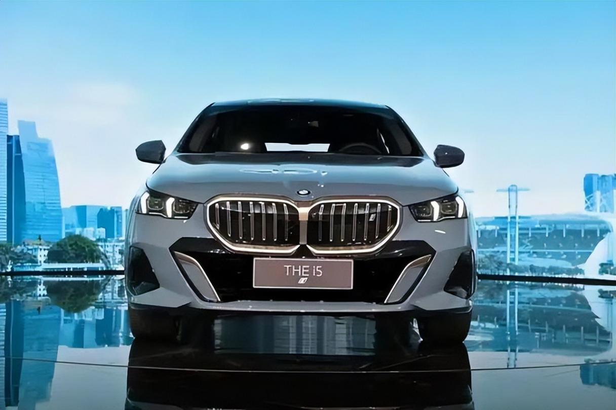 2.0T+8AT+31寸“彩電”加持,全新寶馬5系能否撬動(dòng)豪車市場(chǎng)?