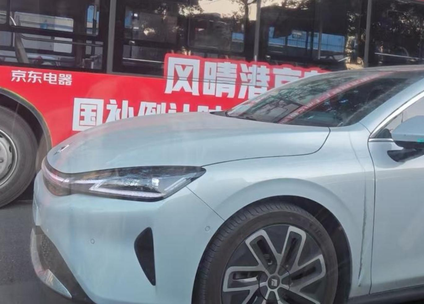 寶駿享境實(shí)車曝光,大過比亞迪漢+靈眸智駕,插混、純電雙動(dòng)力